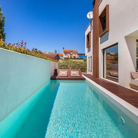 Vakantiehuis Luxurious In *