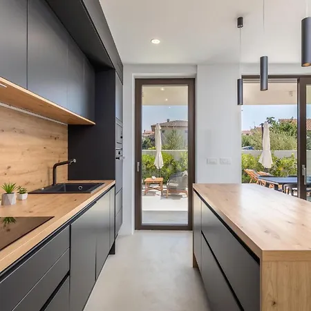 3 Bedroom Gorgeous In Pula