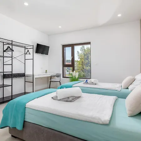 3 Bedroom Gorgeous In Holiday home Pula