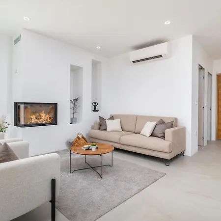 3 Bedroom Gorgeous In Holiday home *