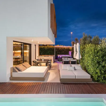 3 Bedroom Gorgeous In Holiday home Pula