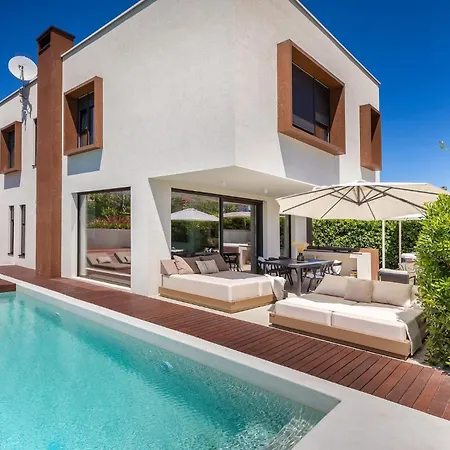3 Bedroom Gorgeous In *