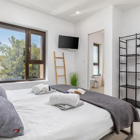 3 Bedroom Gorgeous In * Pula