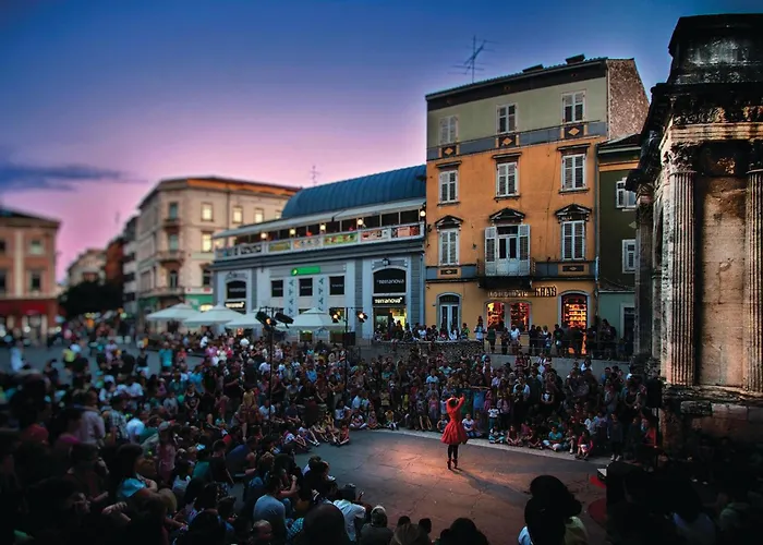 3 Bedroom Gorgeous In Prázdninový dům
