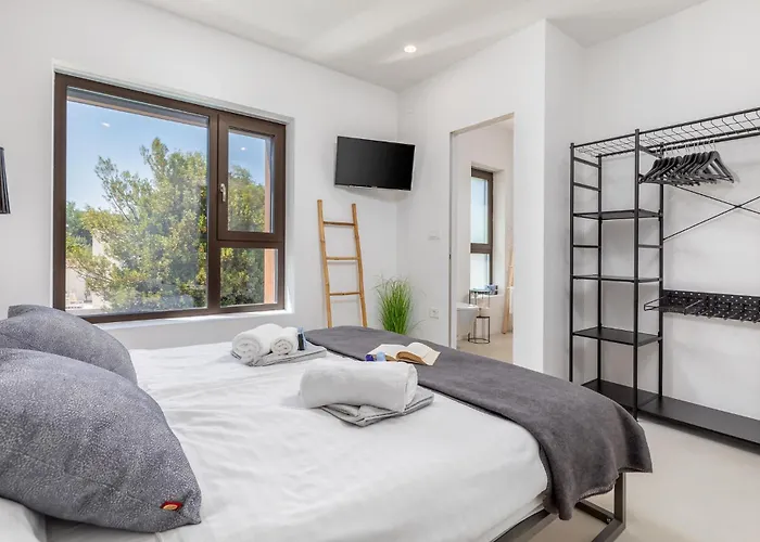 3 Bedroom Gorgeous In * Pula